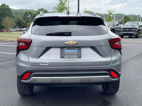 Used 2024 Chevrolet Trax LT w/ Driver Confidence Package FWD image 4