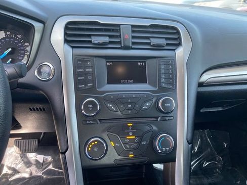 Used 2017 Ford Fusion SE FWD image 14