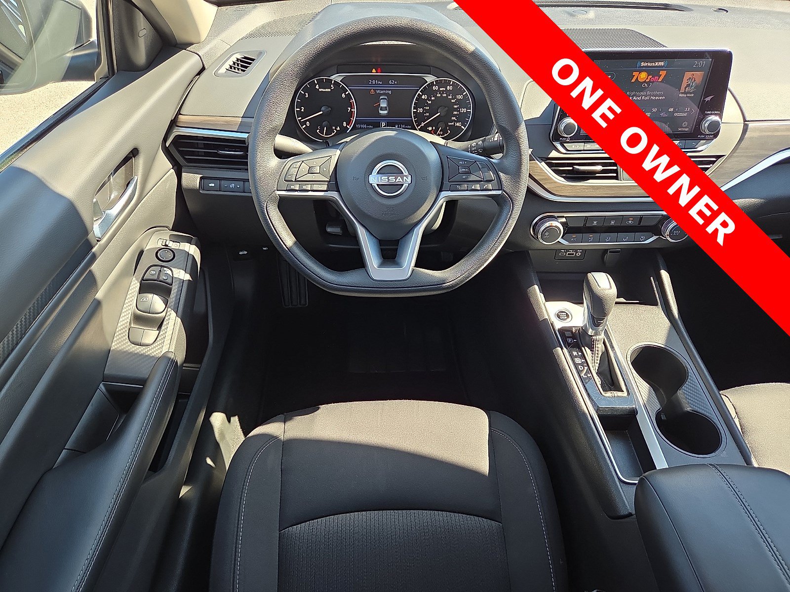 Used 2025 Nissan Altima 2.5 SV FWD image 11