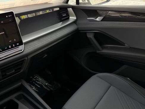 New 2026 Volkswagen Tiguan SE image 32