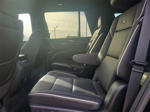Used 2021 Cadillac Escalade Premium Luxury image 30
