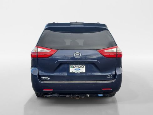 Used 2018 Toyota Sienna XLE image 4