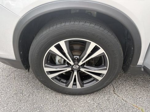 Used 2018 Nissan Rogue SL FWD image 17