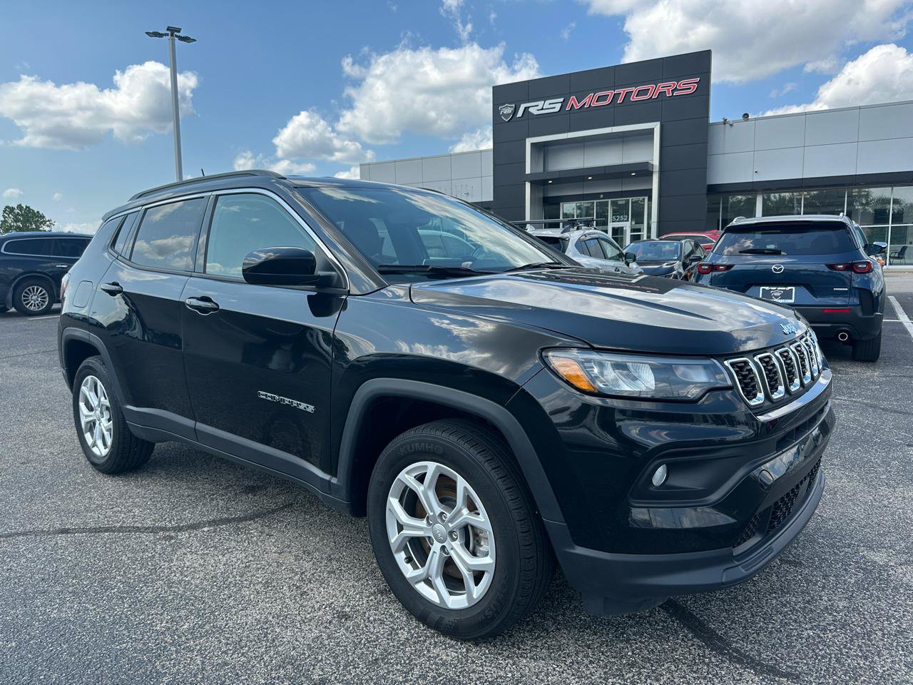 Used 2024 Jeep Compass Latitude AWD/4WD image 1