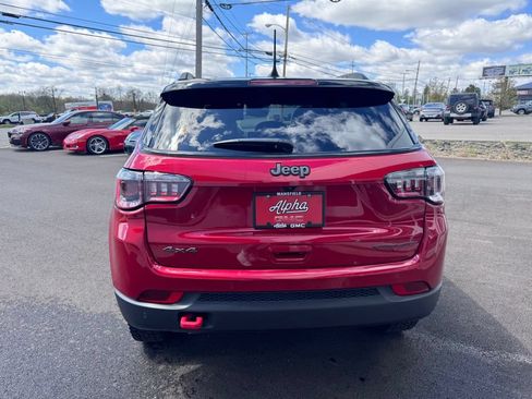 Used 2025 Jeep Compass Trailhawk AWD/4WD image 4