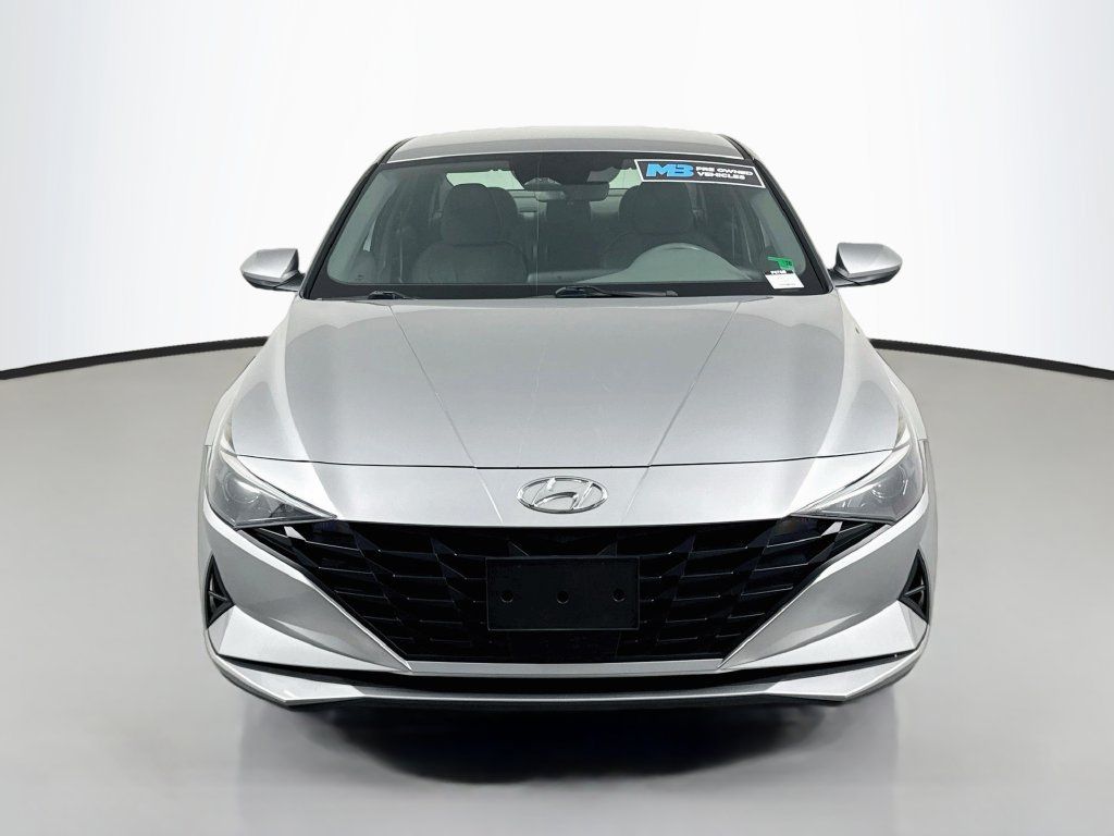 Used 2023 Hyundai Elantra SEL w/ Convenience Package FWD image 2