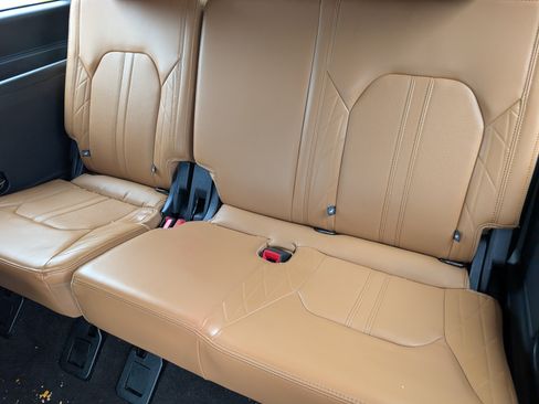 Used 2023 Ford Expedition Platinum AWD/4WD image 8