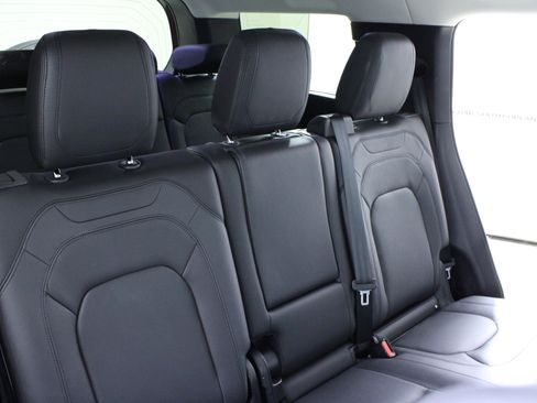 Used 2023 Land Rover Defender 130 S image 13