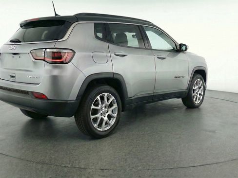 Used 2025 Jeep Compass Limited AWD/4WD image 9