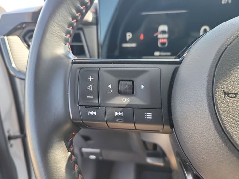 Used 2025 Nissan Kicks SR FWD image 26