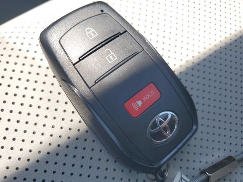 Used 2026 Toyota Prius XLE FWD image 23