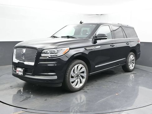 Used 2024 Lincoln Navigator Premiere AWD/4WD image 7
