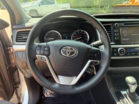 Used 2016 Toyota Highlander Plus AWD/4WD image 29