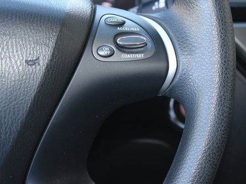 Used 2019 Nissan Pathfinder S image 13