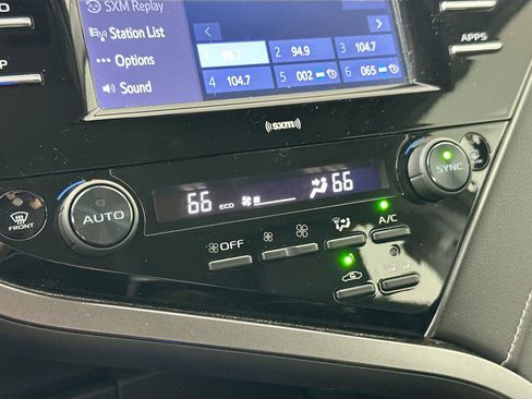 Used 2020 Toyota Camry SE image 15