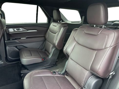 Used 2025 Ford Explorer Platinum image 10