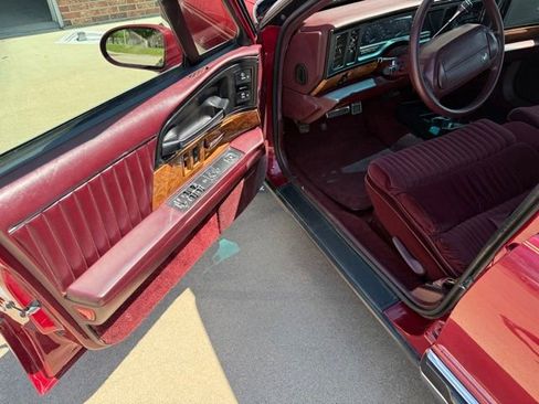 Used 1993 Buick Park Avenue FWD image 12