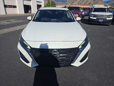 Used 2023 Nissan Altima 2.5 SV FWD image 2
