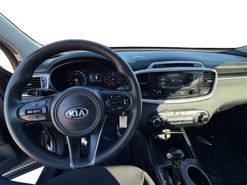 Used 2018 Kia Sorento L image 21
