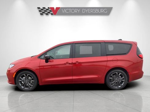 New 2026 Chrysler Pacifica Select FWD image 5