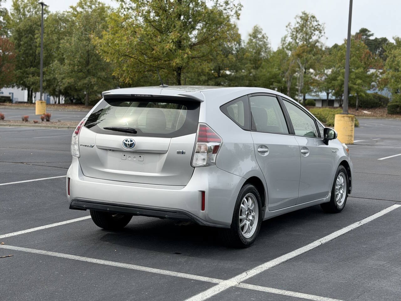 Used 2015 Toyota Prius V Three FWD image 5