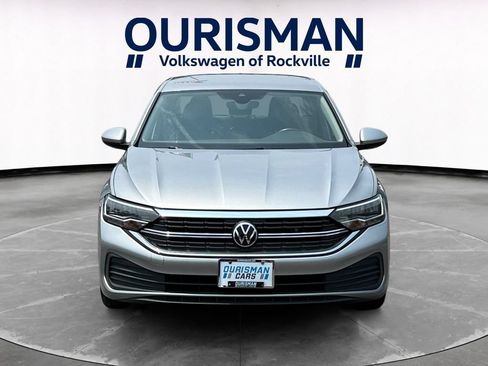 Used 2024 Volkswagen Jetta SE FWD image 8