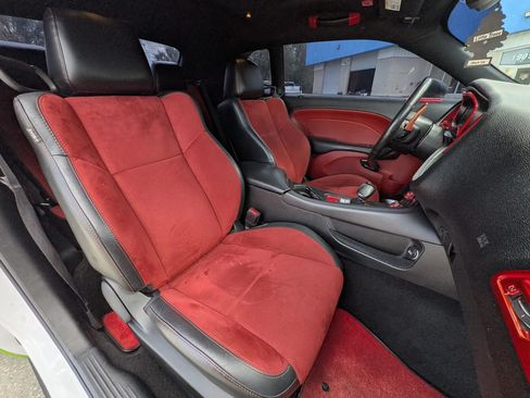 Used 2019 Dodge Challenger R/T w/ Driver Convenience Group RWD image 8