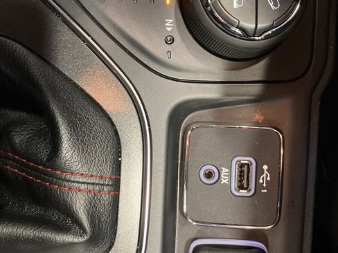 Used 2020 Jeep Cherokee Trailhawk w/ Cold Weather Group image 16