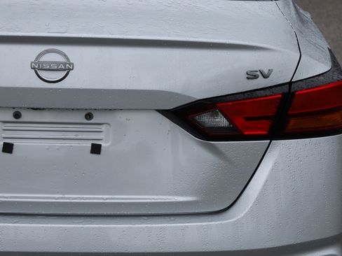 Used 2024 Nissan Altima 2.5 SV image 17