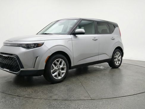 Used 2025 Kia Soul LX w/ LX Technology Package FWD image 3