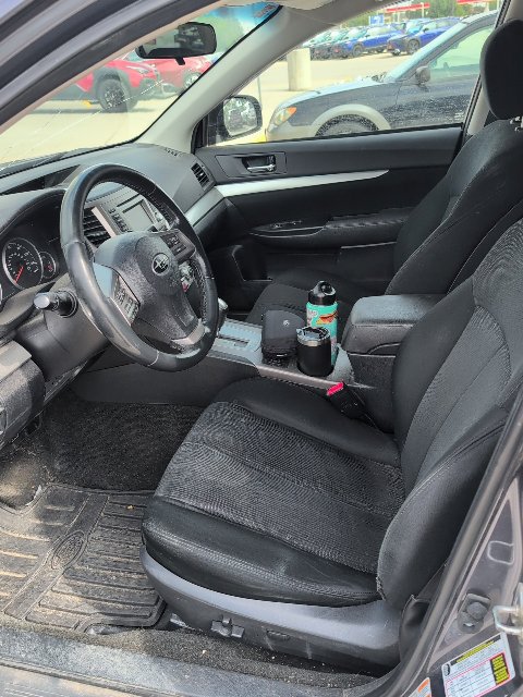Used 2014 Subaru Outback 2.5i Premium AWD/4WD image 2