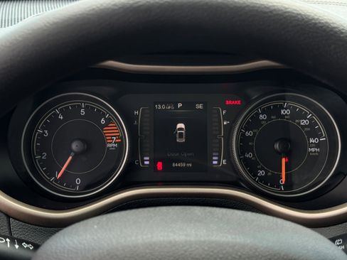 Used 2016 Jeep Cherokee Sport image 20