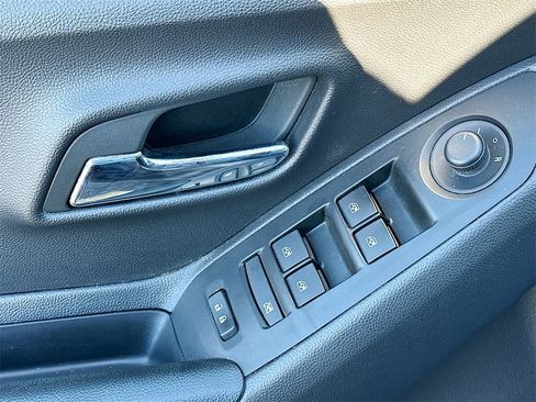 Certified 2022 Chevrolet Trax LT w/ LT Convenience Package image 17