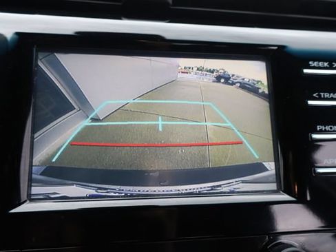 Used 2018 Toyota Camry SE FWD image 21