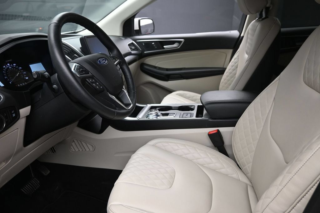Used 2023 Ford Edge Titanium AWD/4WD image 16