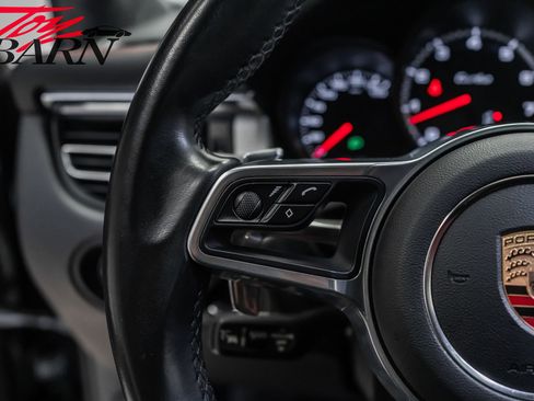 Used 2020 Porsche Macan Turbo image 30