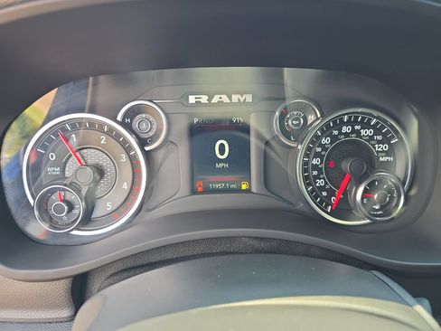 Used 2024 RAM 3500 Tradesman w/ Chrome Appearance Group AWD/4WD image 17