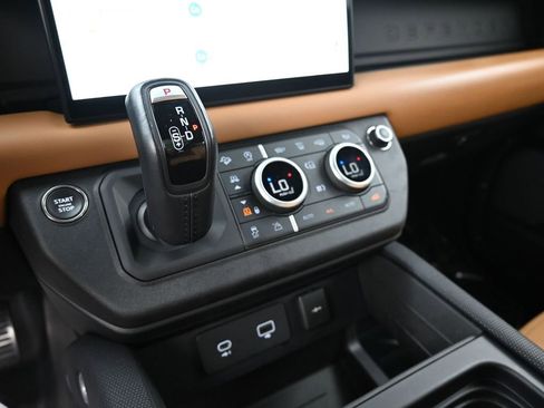 Used 2024 Land Rover Defender 110 V8 image 22