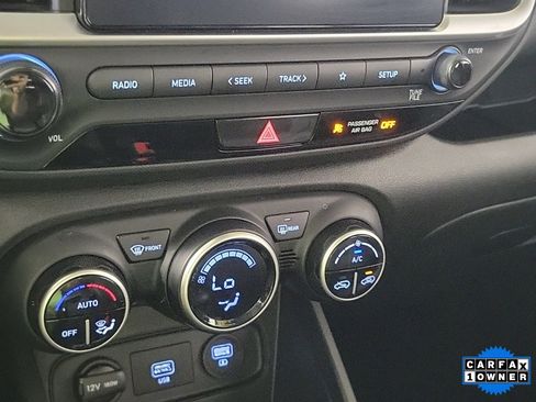 Used 2020 Hyundai Venue SEL image 25