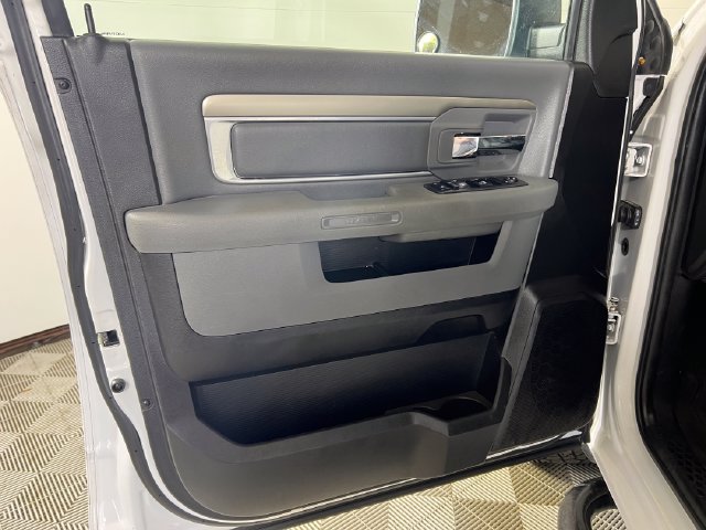 Used 2019 RAM 1500 Classic SLT RWD image 11
