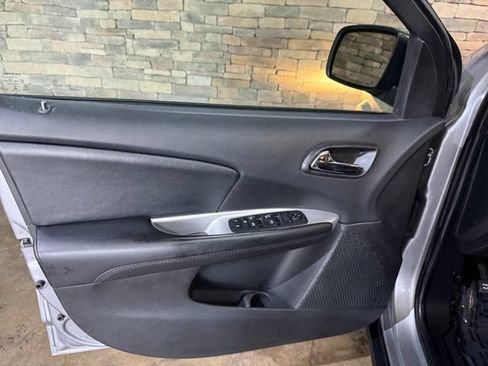 Used 2018 Dodge Journey SE w/ Blacktop Package FWD image 11