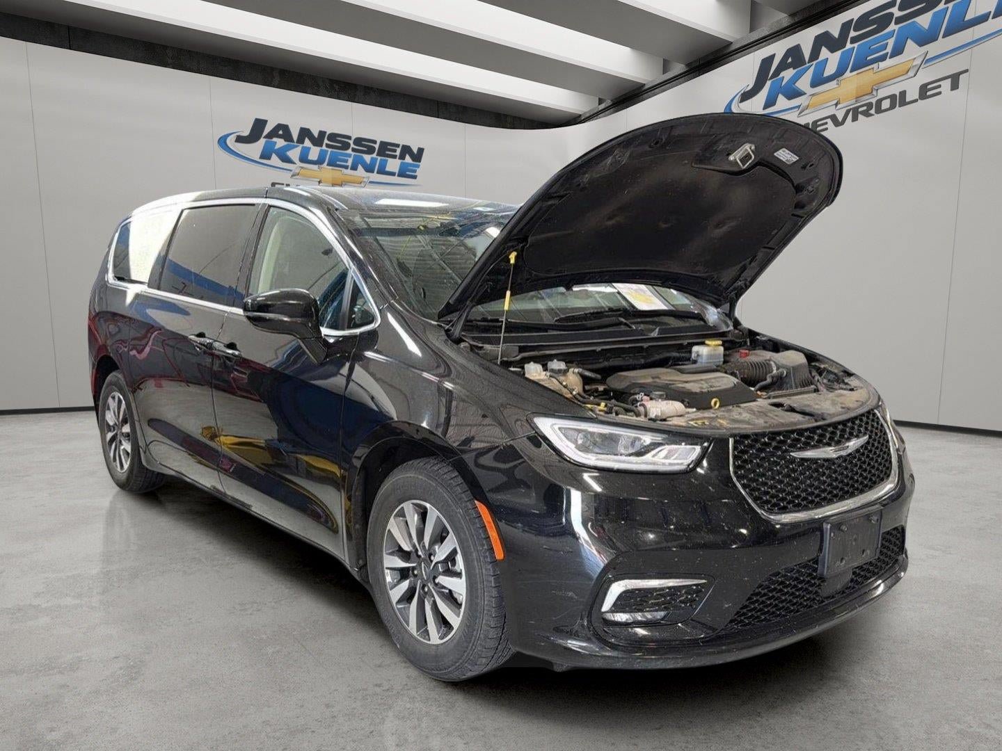 Used 2024 Chrysler Pacifica Limited FWD image 4