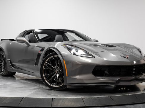 Used 2015 Chevrolet Corvette Z06 w/ 3LZ Preferred Equipment Group image 40