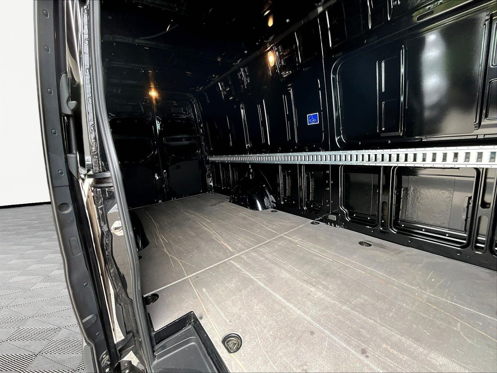 Used 2025 Mercedes-Benz Sprinter 2500 image 24