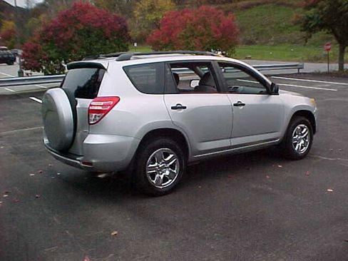 Used 2011 Toyota RAV4 4WD w/ Preferred Premium Pkg image 5