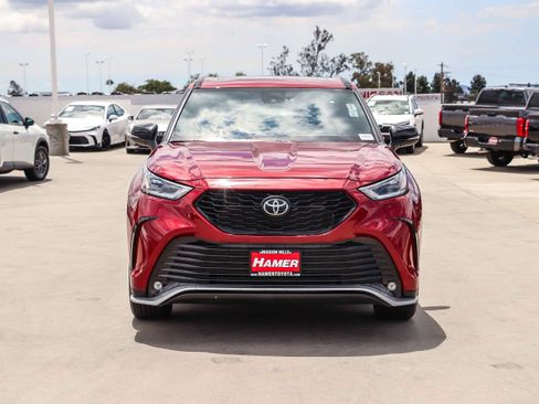 Used 2024 Toyota Highlander XSE FWD image 2