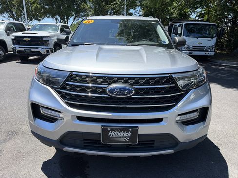 Used 2020 Ford Explorer XLT w/ Equipment Group 202A AWD/4WD image 5