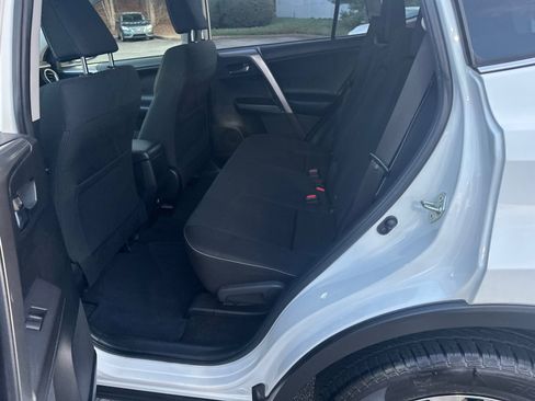 Used 2018 Toyota RAV4 XLE image 21