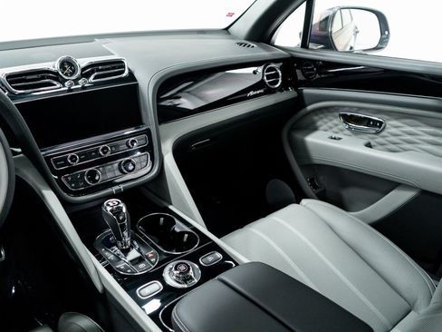 New 2025 Bentley Bentayga Extended Wheelbase image 29