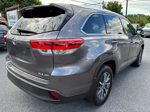 Used 2019 Toyota Highlander XLE AWD/4WD image 4
